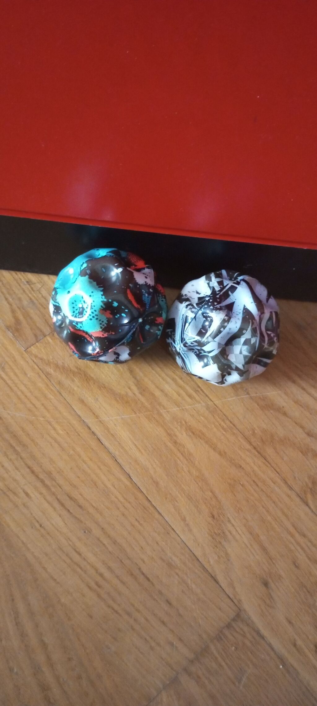 Продаются новые купили за 5 маната продается 1 штука 2,50 если