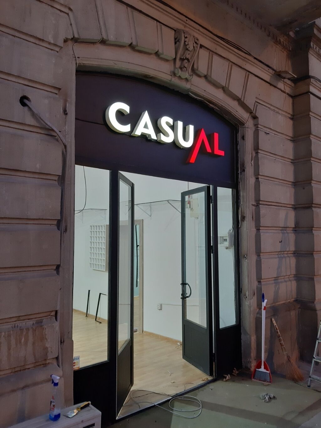 Hər növ reklam işləri,vinillərbanerlər,dizayn qabarıq işıqlı