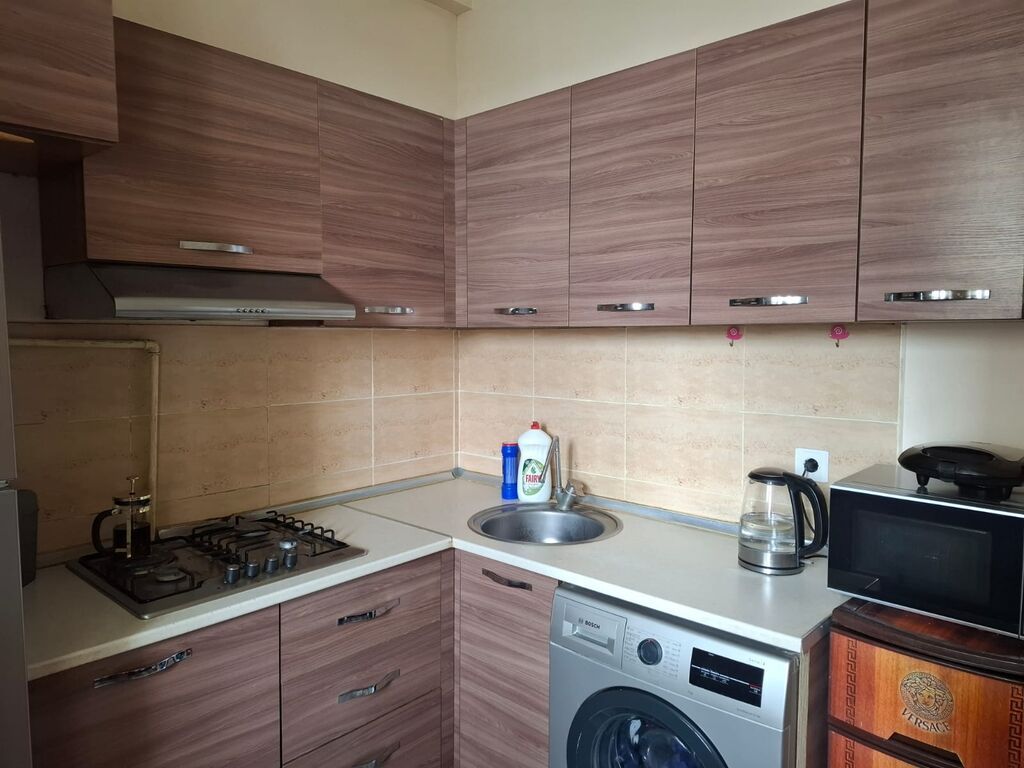 Mətbəx mebeli dəsti – L formalı, ağac teksturalı fasadlarla - Üst və