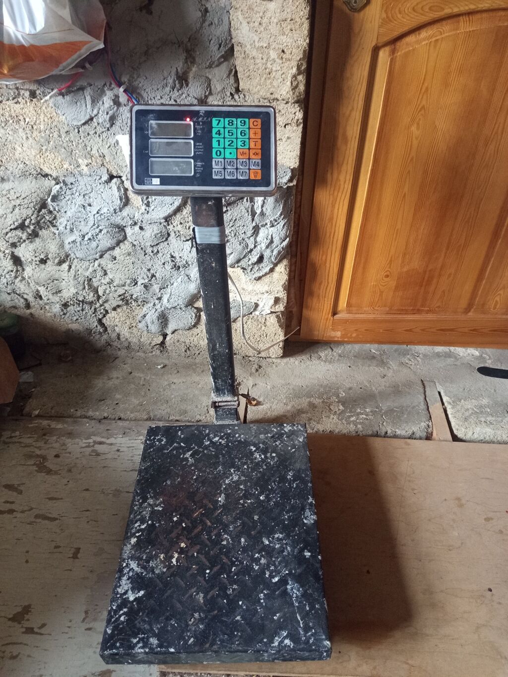 Salam Tərəzi Göz Önündədir Yaxşı Vəziyyətdədir 100 kq dan 300 Kq Ya