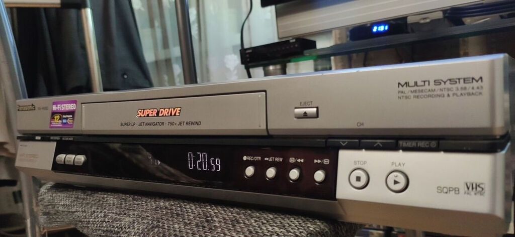 Panasonic NV-HV60. Islekdir. Pultu var