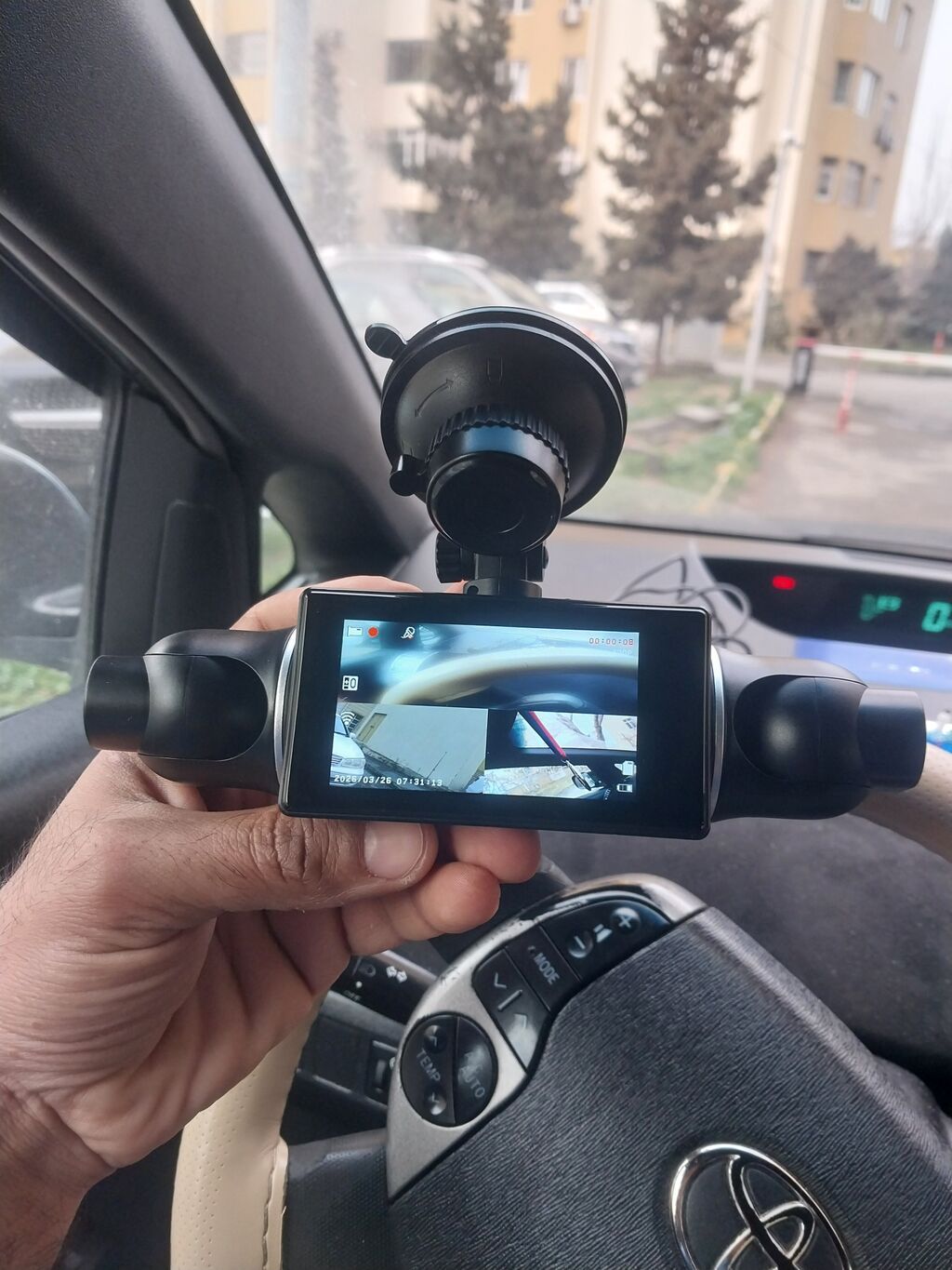 Avtomobil DVR-i (3 kamerali) 4k wayfayli 128gb yadas karti ustunde ve