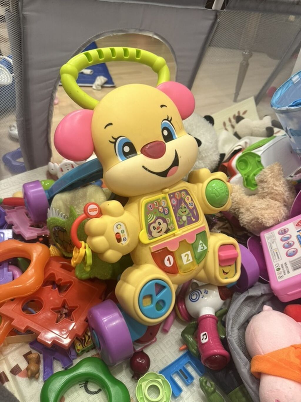 Fisher-Price “Learn With Puppy” uşaq gəzdirəni və interaktiv oyuncaq