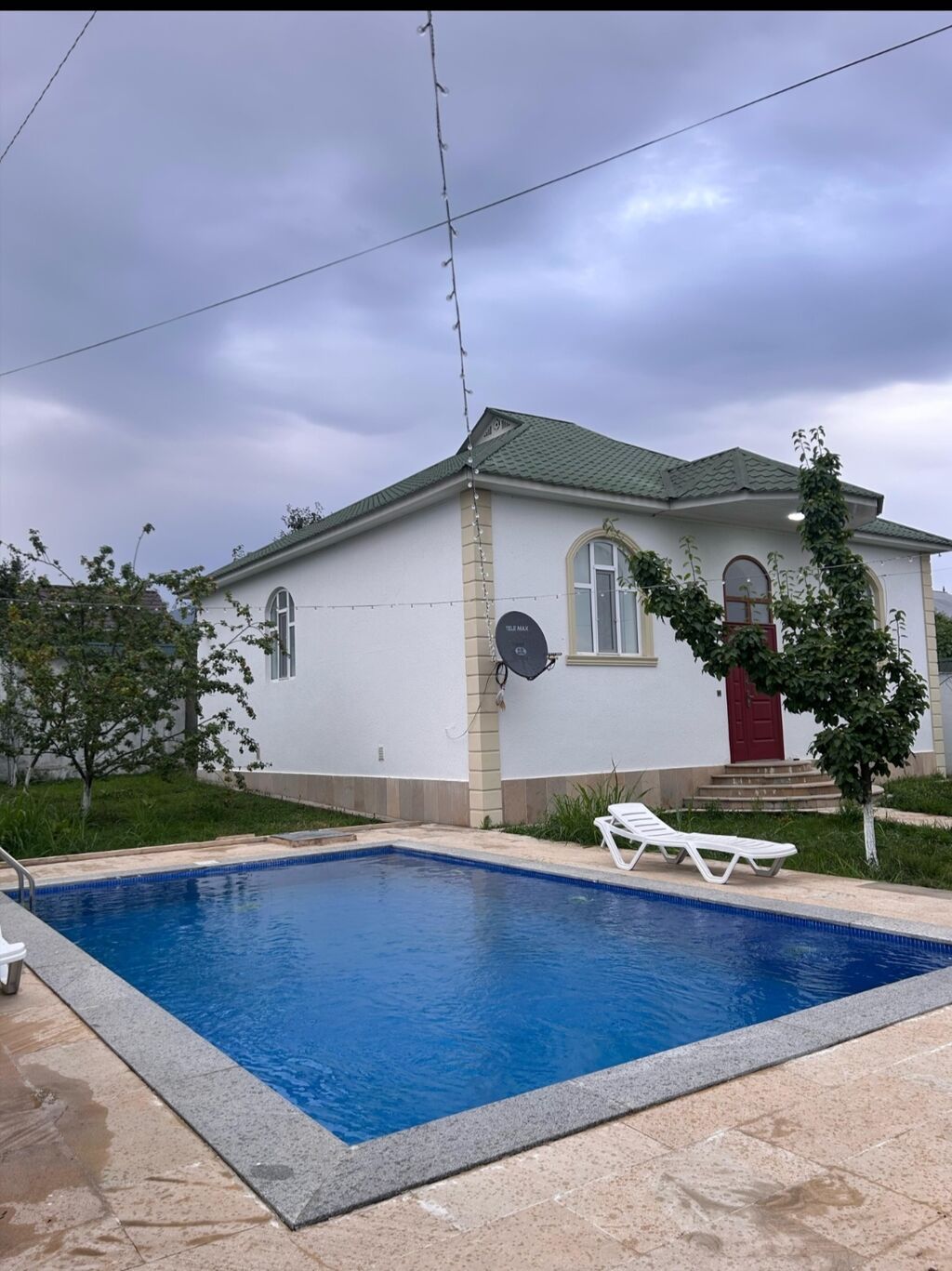 Sadə ev kimi verilir geniş həyəti 3 yataq otağı 7 tam yatacaq böyük