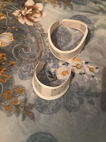 Boyunluq yenidir. İstifadə edilməyib. Ağ rəngdə - şəkil 3