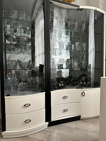 Zal üçün dəst mebel - Rəng: qara-ağ, parlaq fasadlar, xrom tutacaqlar - şəkil 3