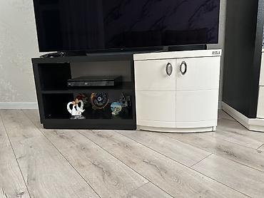 Zal üçün dəst mebel - Rəng: qara-ağ, parlaq fasadlar, xrom tutacaqlar - şəkil 4