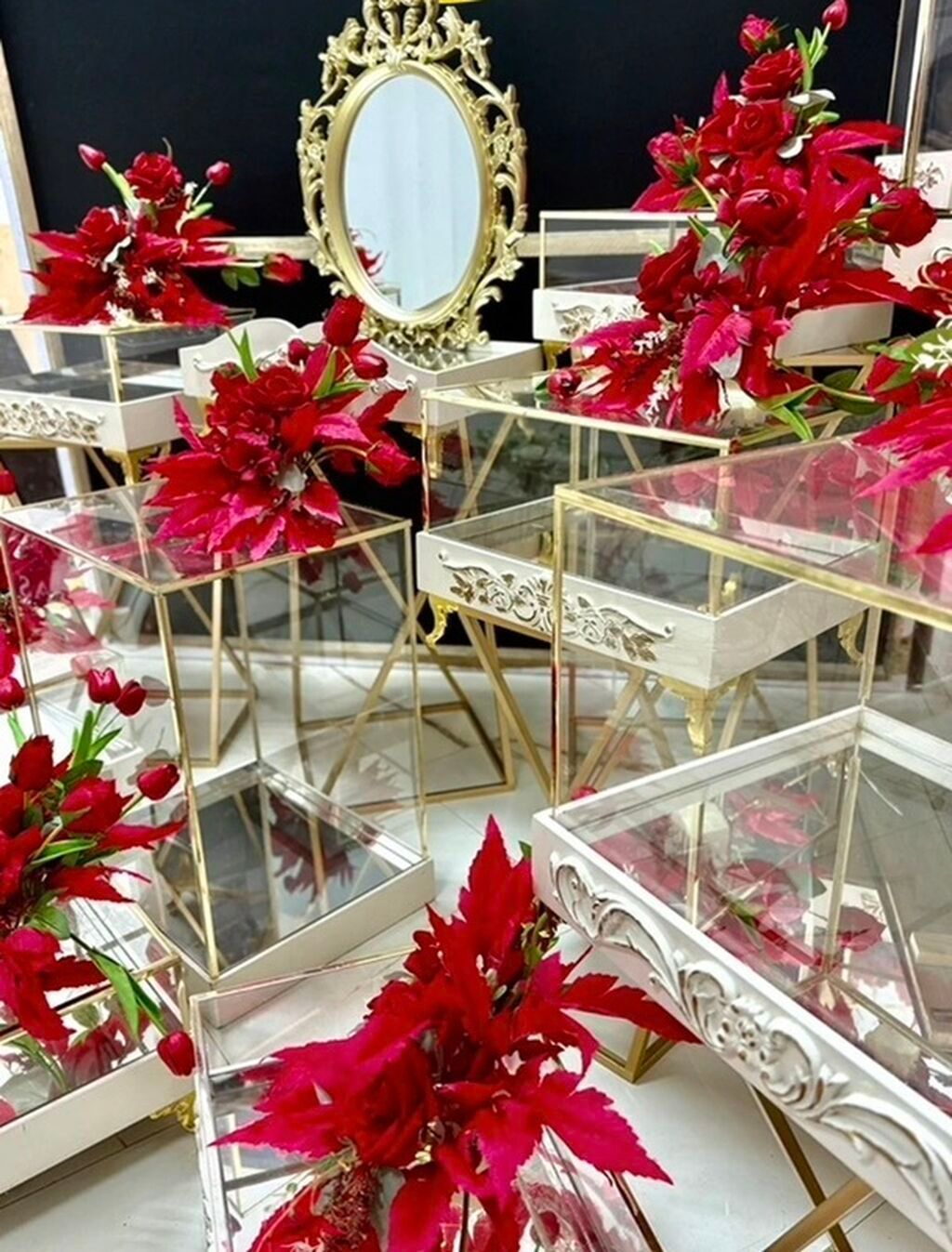 12 ədəd qırmızı gül ilə olan model