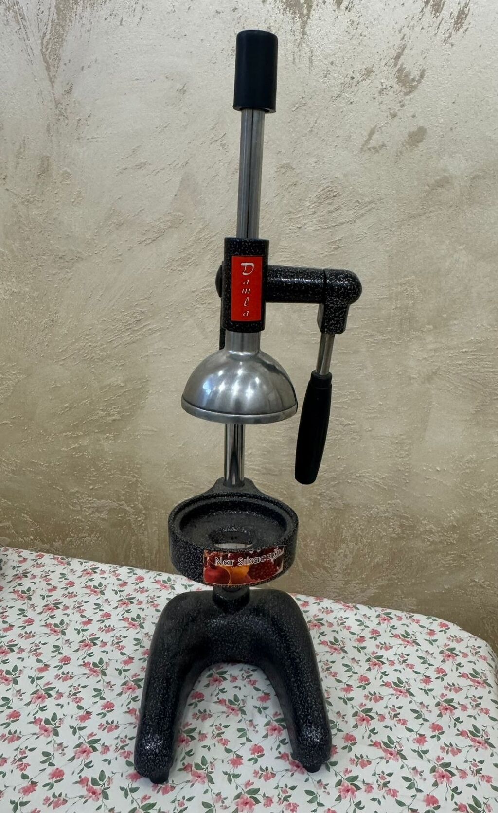 Nar və portağal sıxan Damla markasınındır.Yenidir. Materilalı çox