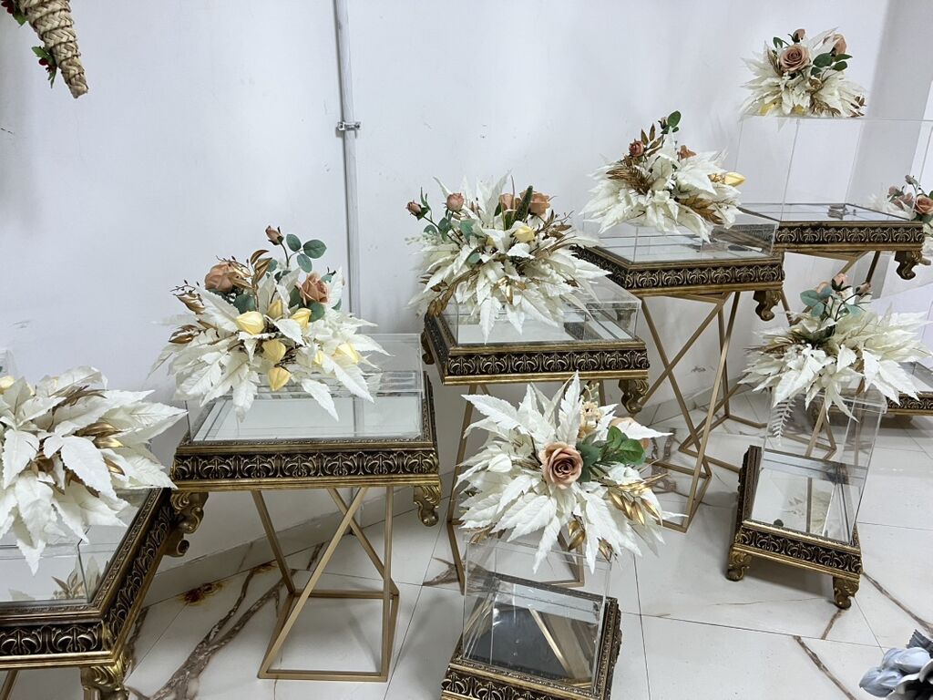 10ədəd dəmir xonça altlığı. Üstü şüşəli. Heç bir problemi yoxdur