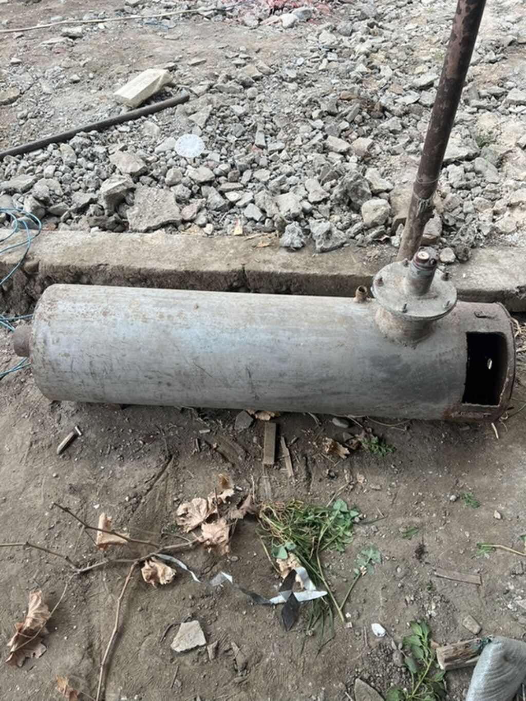 Sənaye tipli qaz balonu (şaquli flanşlı) - Material: qalın divarlı