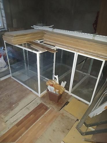 Şüşə vitrin stendləri - Material: Ağ rəngli alüminium karkas, şəffaf - şəkil 5