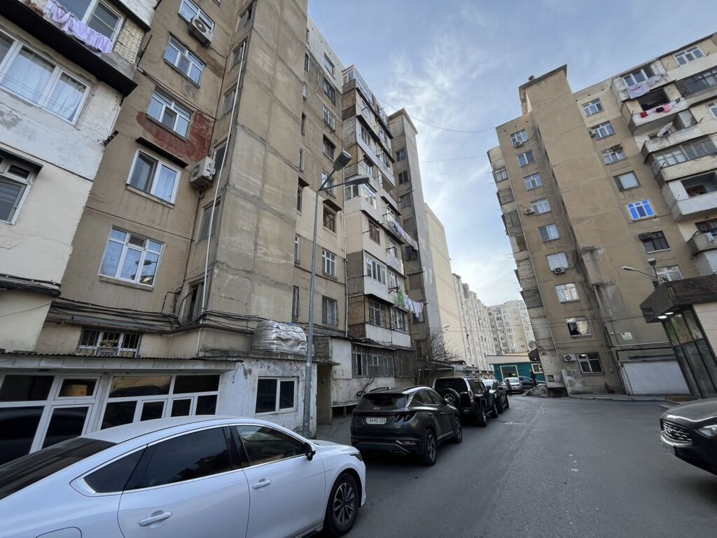 Xətai rayonu Seyid Əzim şirvani küçəsi.6/9 liftli qazlı binada 85 kv