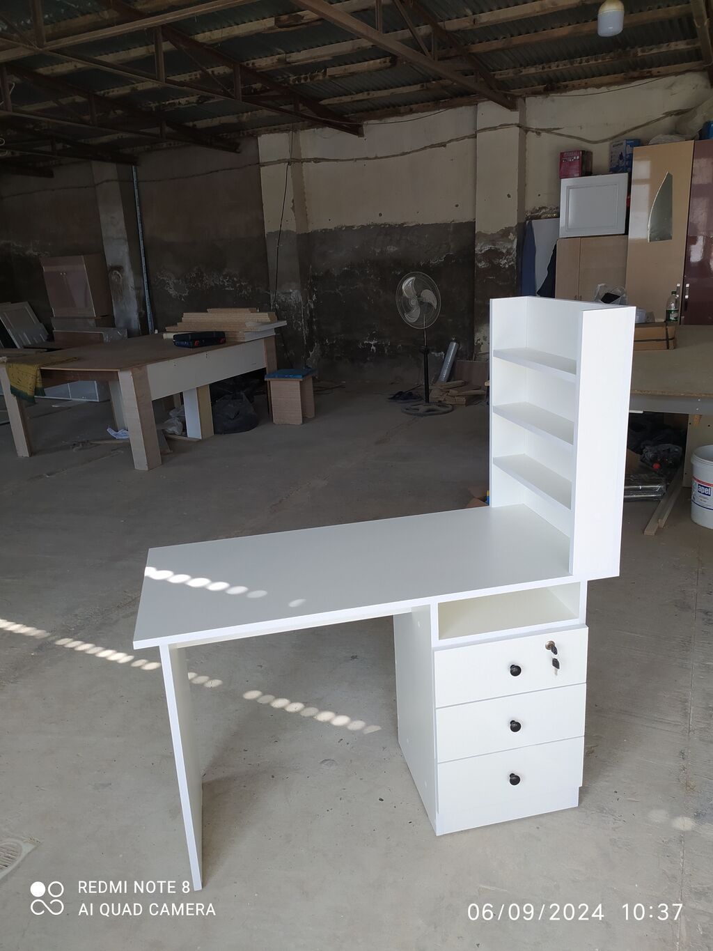 Yeni, Manikür üçün masa, Güzgüsüz