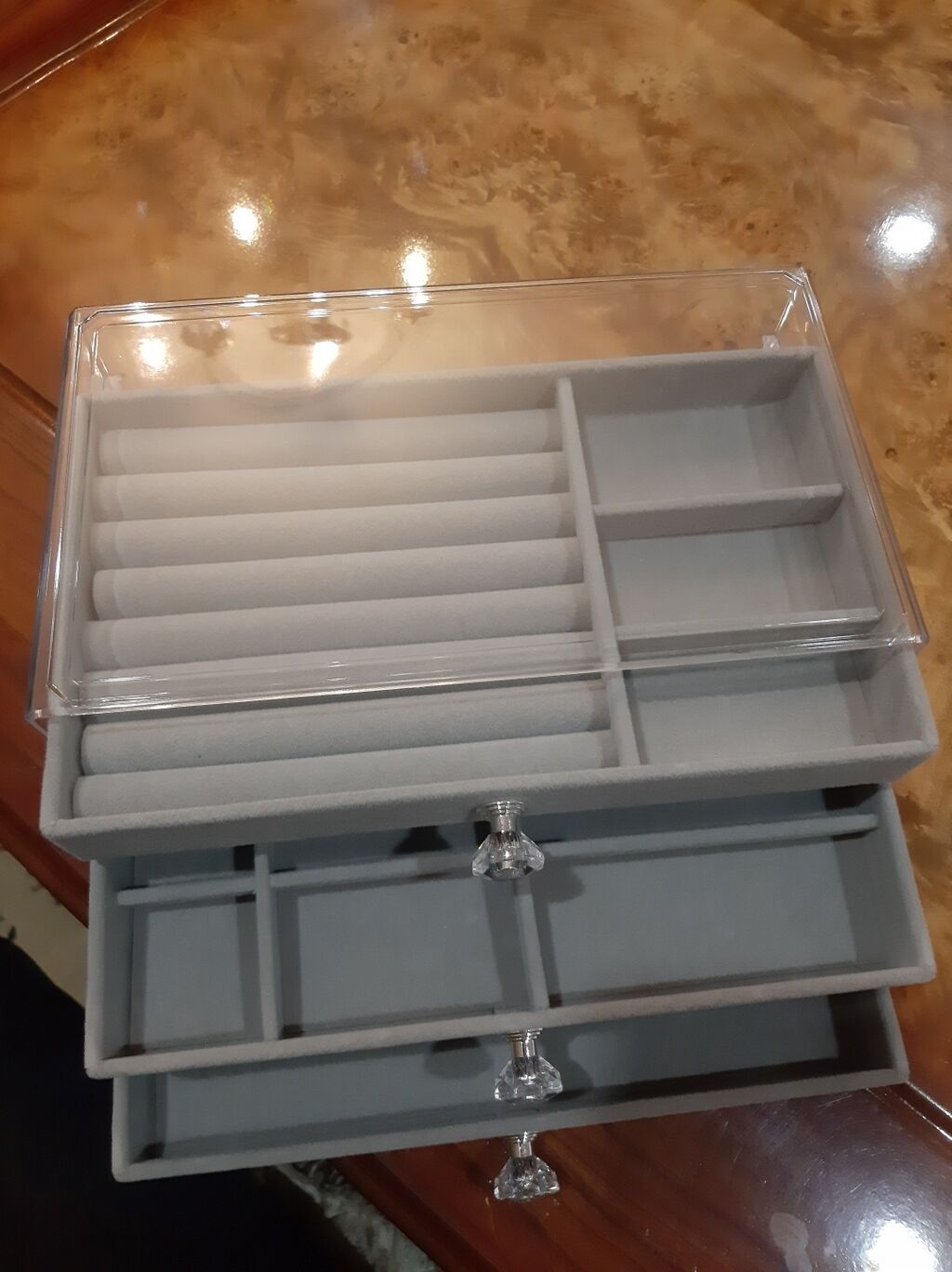 3 çəkməcəli bjuterya qabı