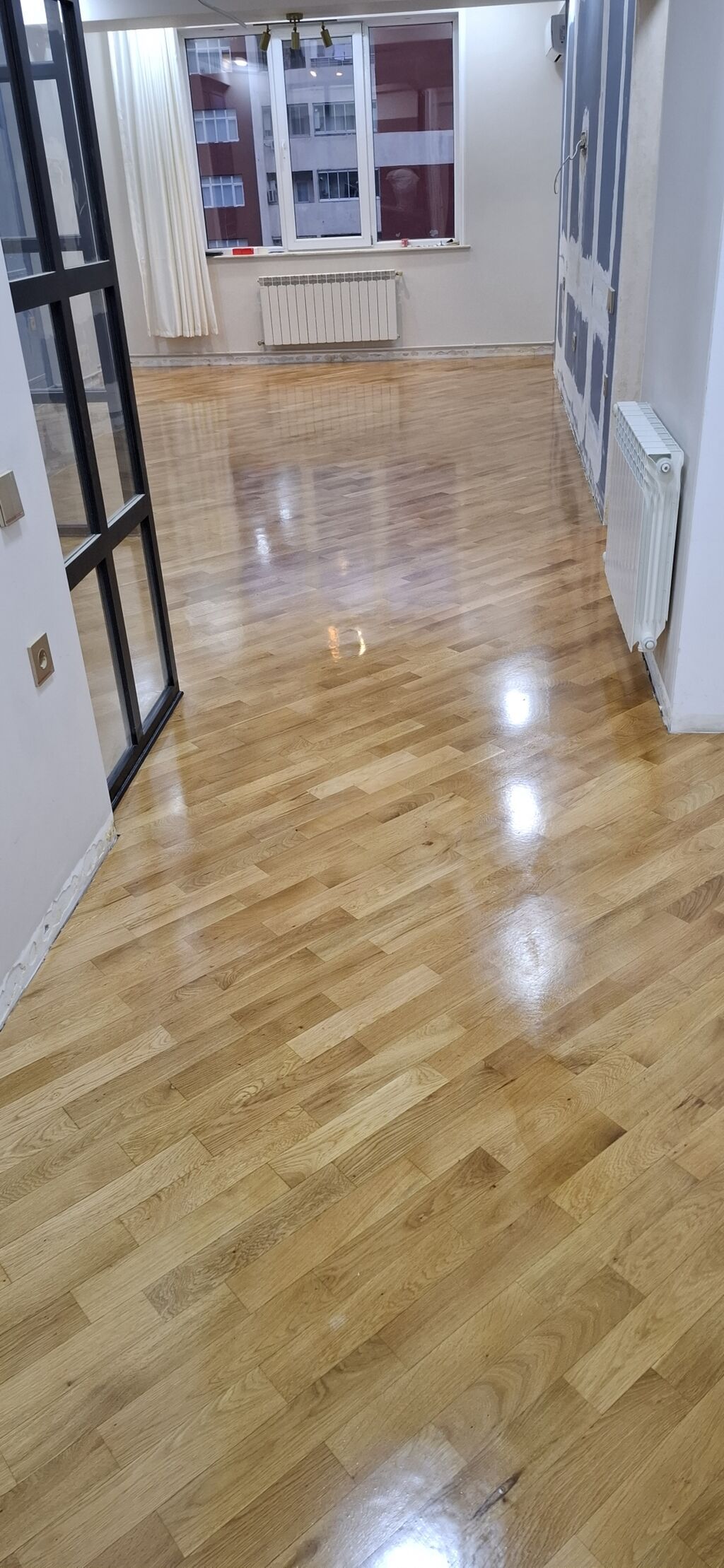 Pol parket laminat laqa dik işlerinin görulmesi . Münasib qiymət