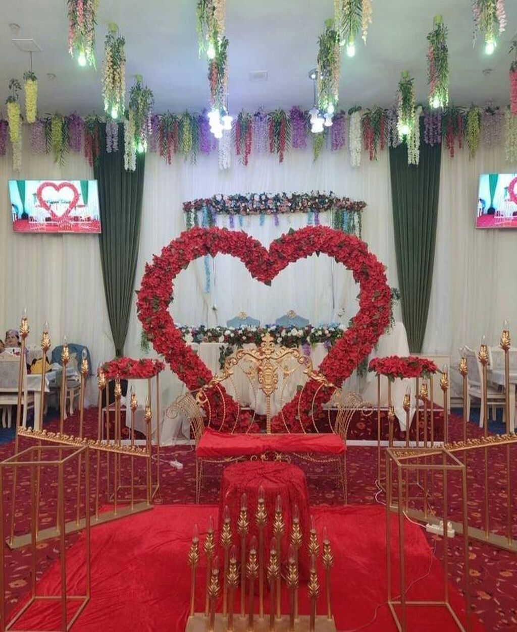 Dekor aparci̇ gəli̇nə qi̇rmzi̇ duvq geli̇n bey xalati̇ geli̇nə