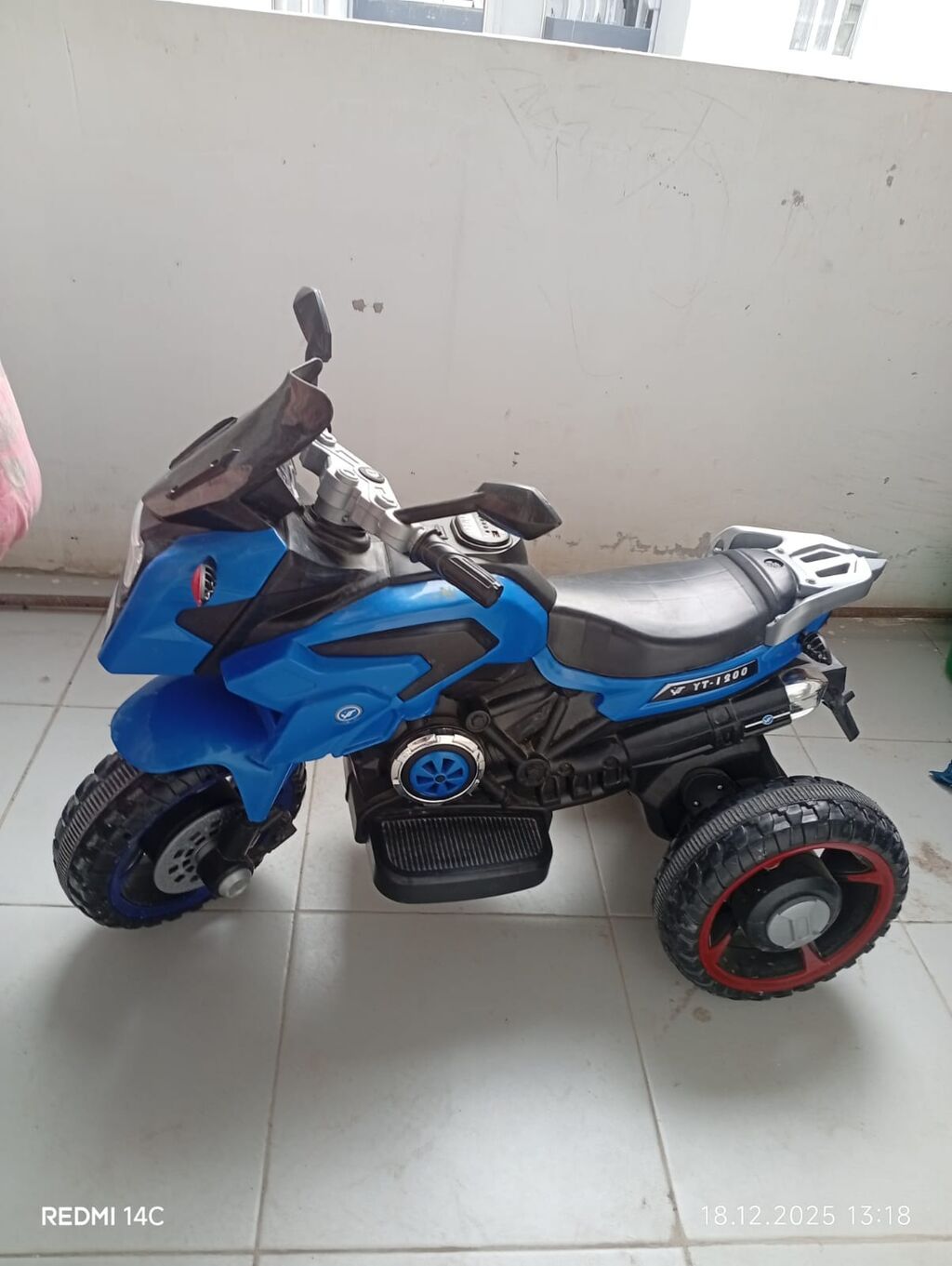 Uşaq üçün elektrikli üçtəkərli motosiklet - Rəng: mavi-qara, idman