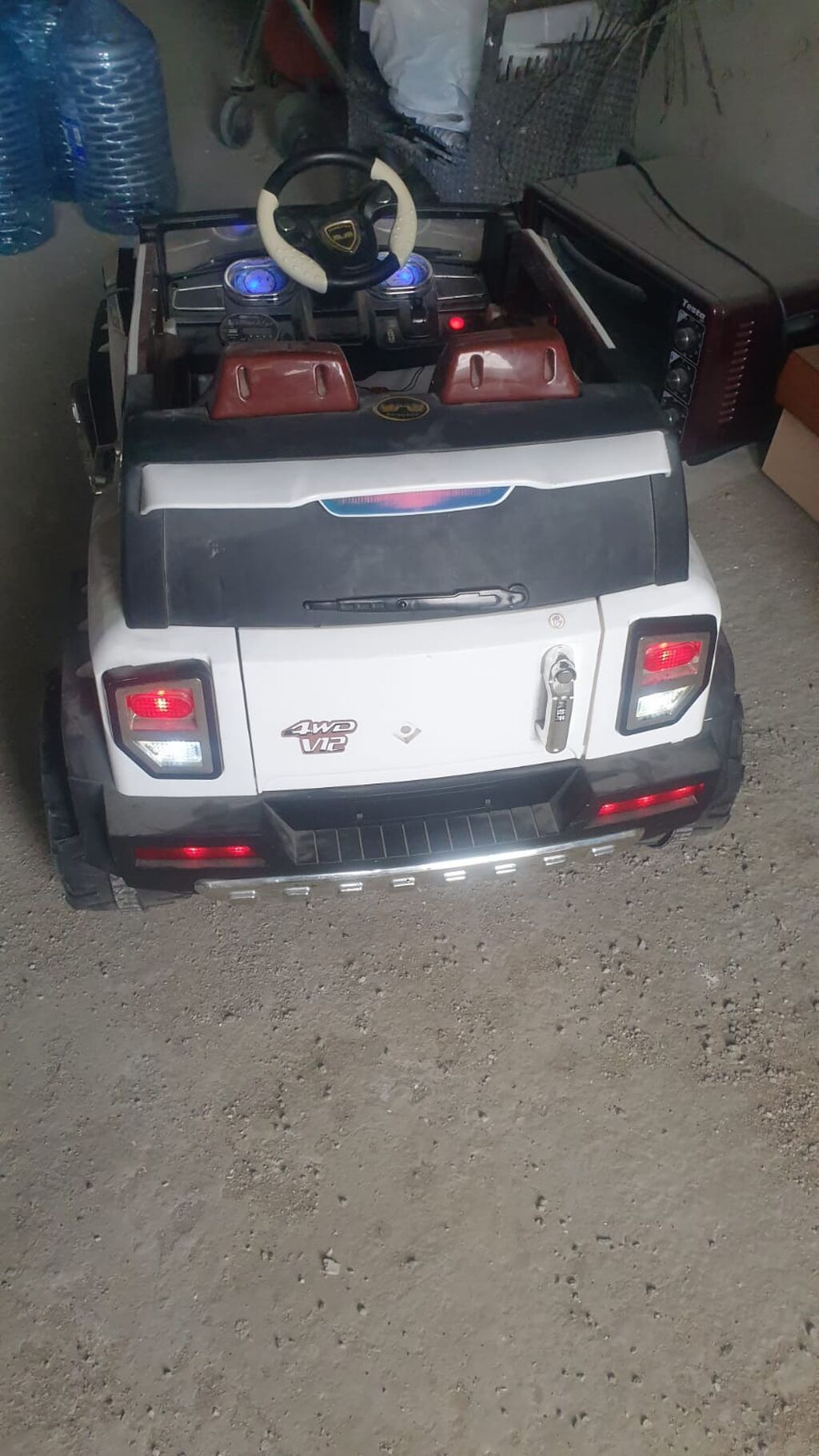 Uşaqlar üçün akkumulyatorlu elektromaşın – SUV tipli, HSD-8101 modeli