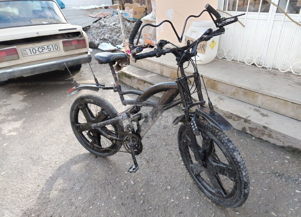 Unikal dizaynlı şəhər/dağ velosipedi – geniş aksesuar və işıqlandırma