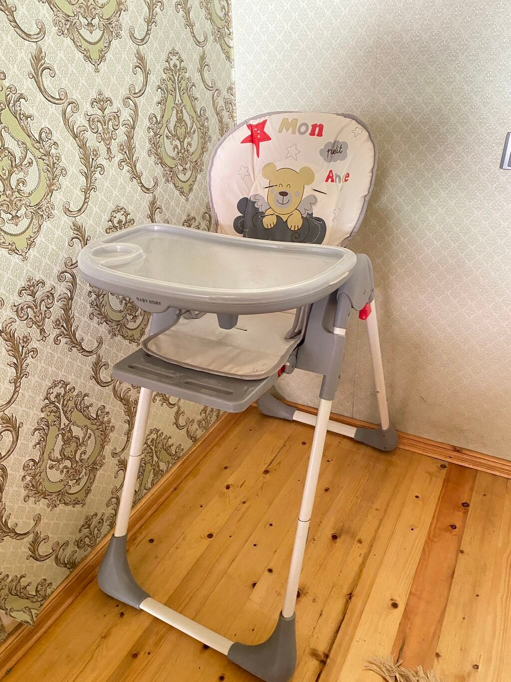 Usaq masasi 40azn uwaq cox az oturub yeniden ferqlenmir uzaniqli ve