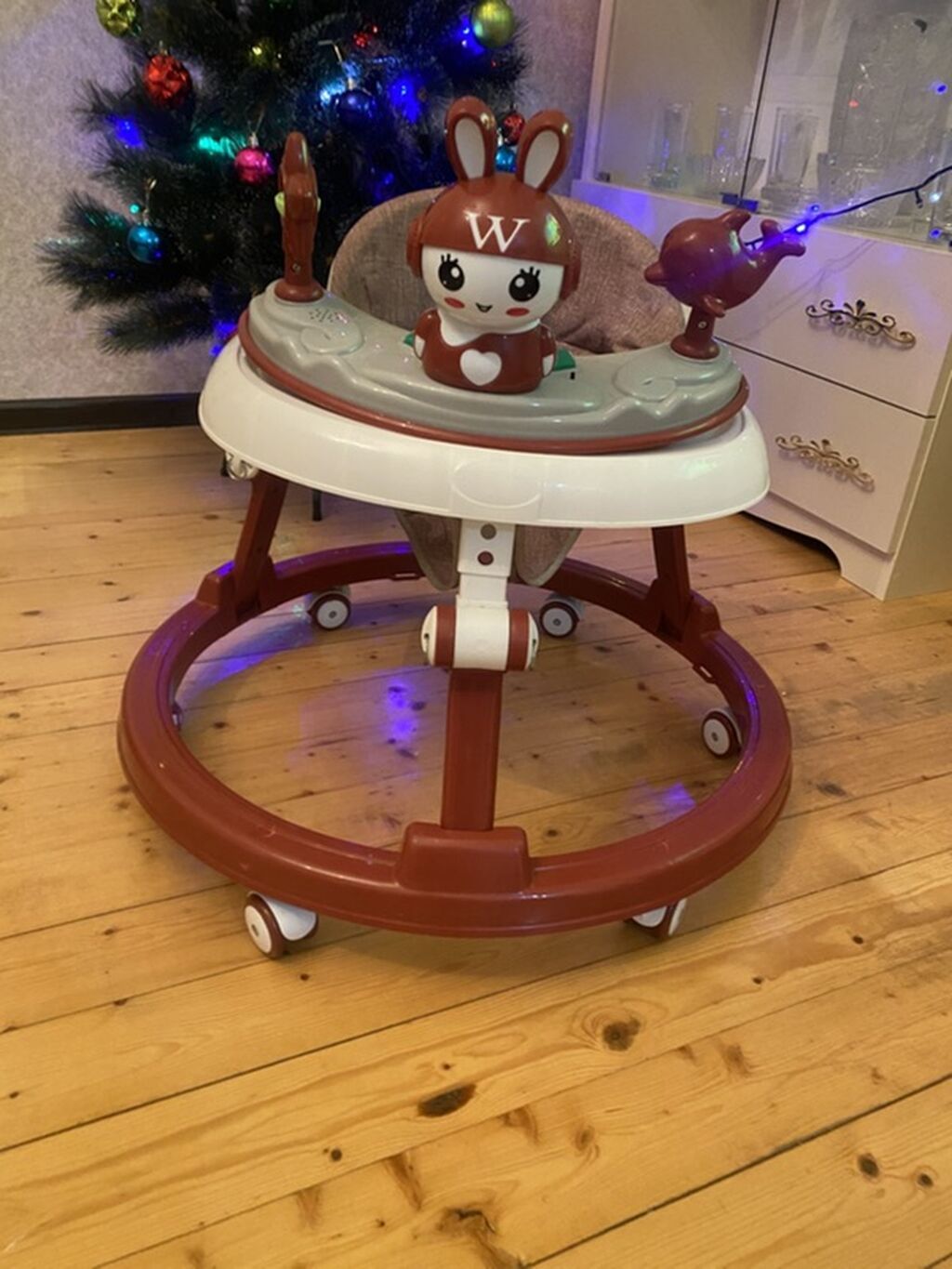 Uşaq gəzdirəcəyi / yürüteç Mamej ikinci əldir. Endrm olar