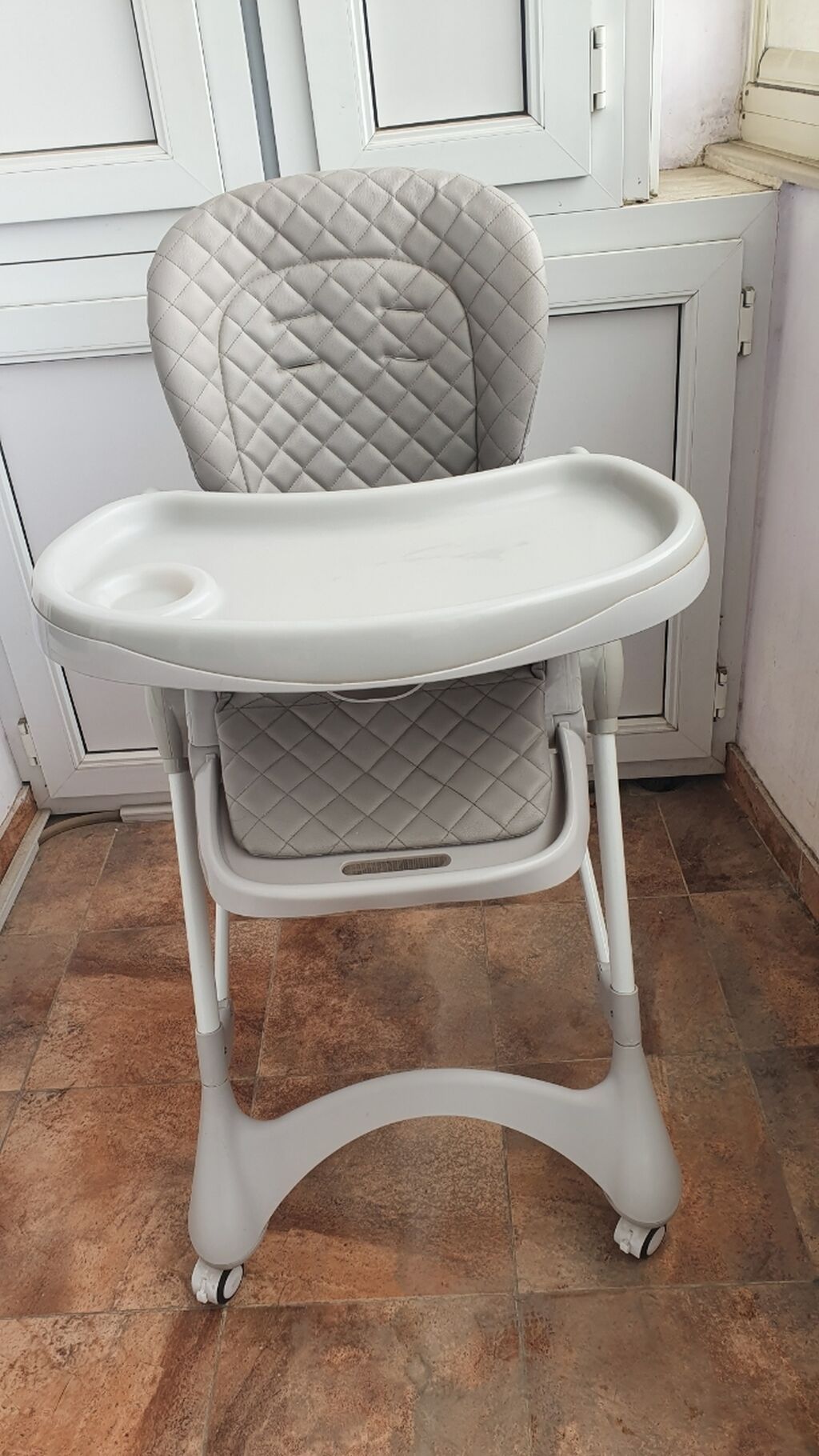 Yeni kimidir. Az istifade olunub. Oturacagi 3 veziyyetde tenzimlemek