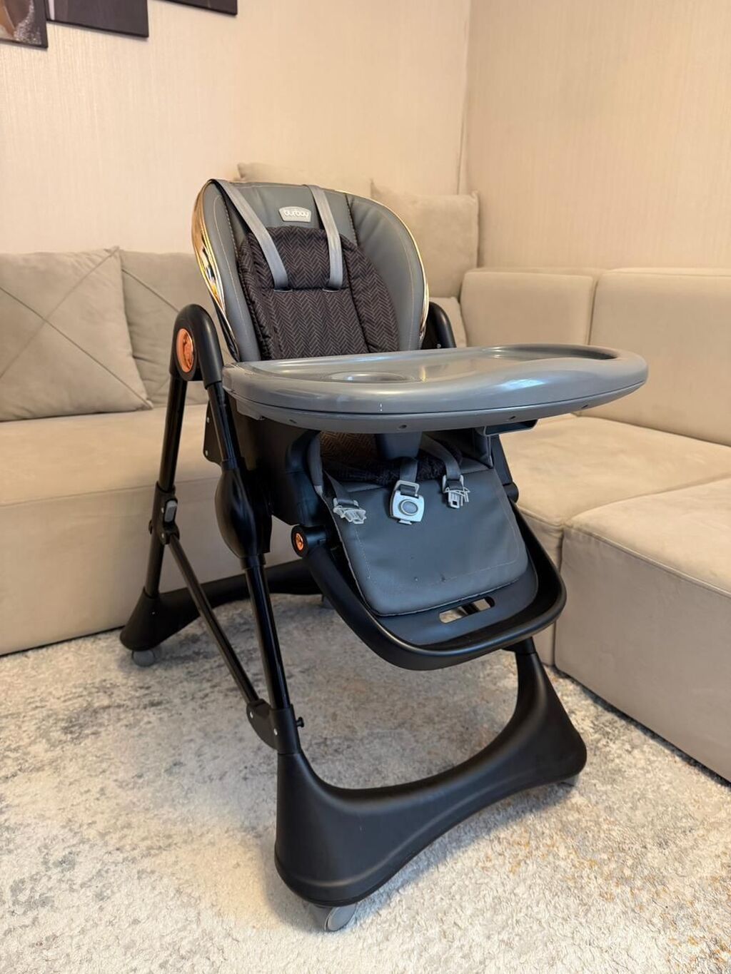 Yemek stolu 80 Azn demek olarki yeni kimidir usaq cox az muddet oturub