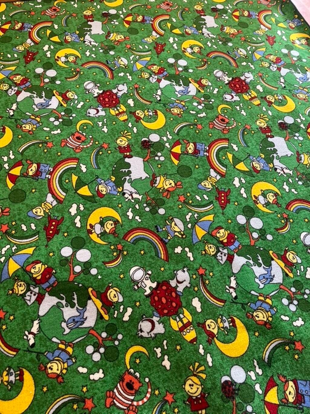 Uşaq otagl üçün Kovralit, 4 metr eni 5metr uzunudur