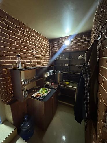 Beer Room – Pub & Lunch - Yeraltı konseptli, kərpic divarlı - şəkil 4