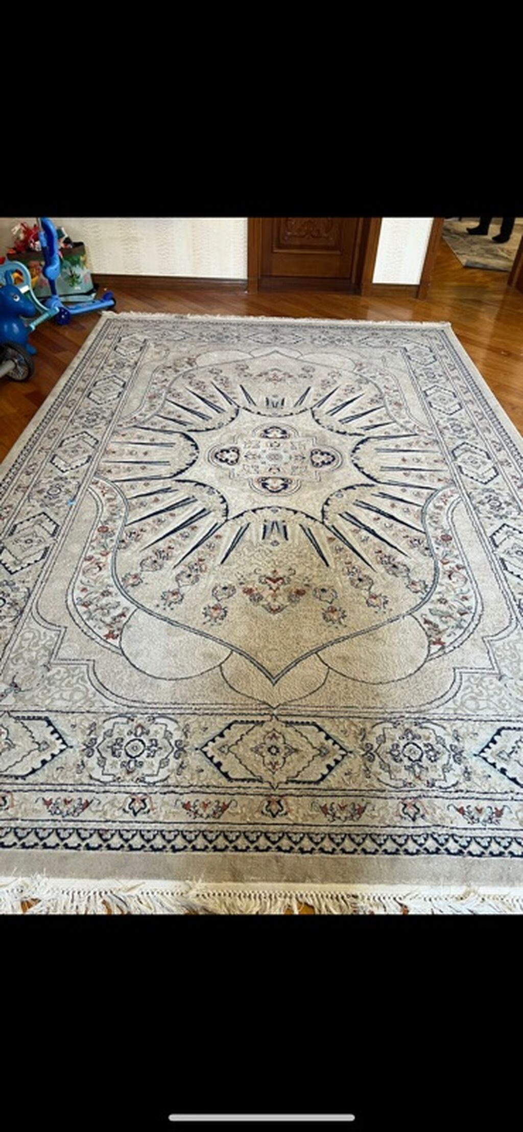 4x2,5 ölçüsündə olan iki ədəd xalçadır 1ildir almışıg yenidir tək