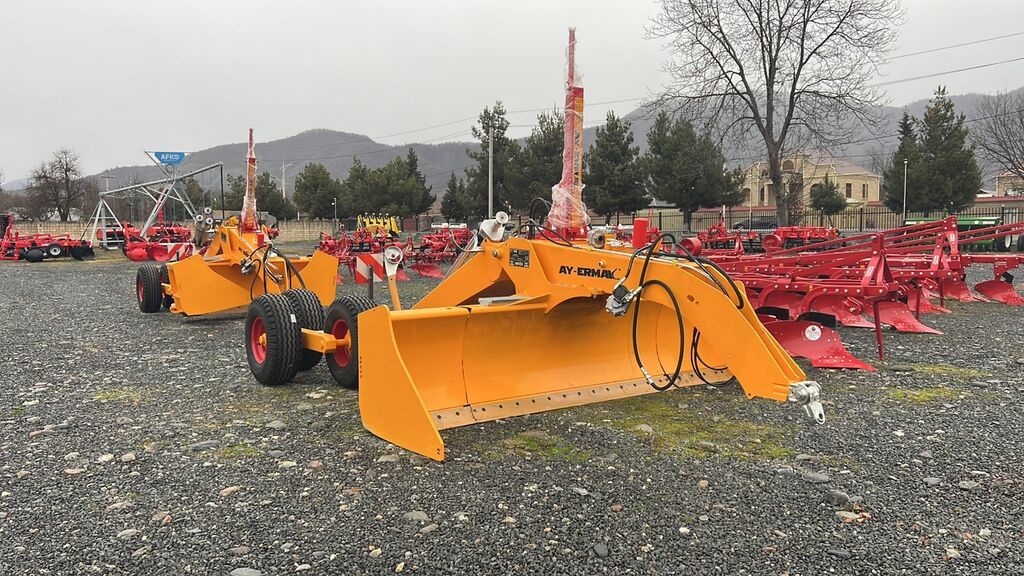 Türkiyənin çox keyfiyyətli AY-ERMAK firmasıdır. traktor qoşqulu torpaq