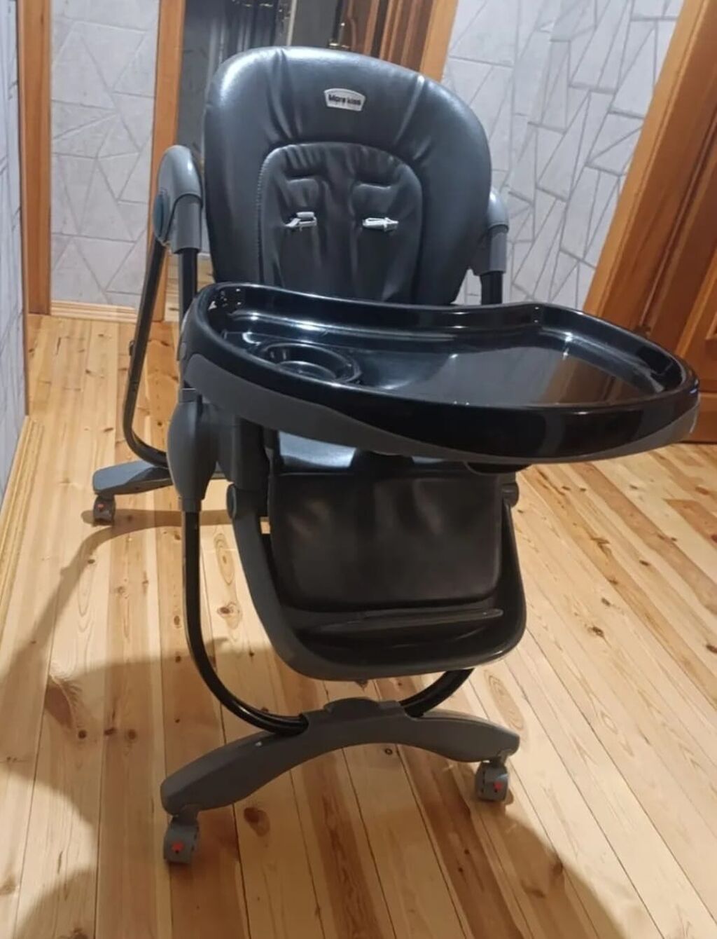 Uwaq stolu yaxsi veziyyetde qiymet son.Unvan Suraxani