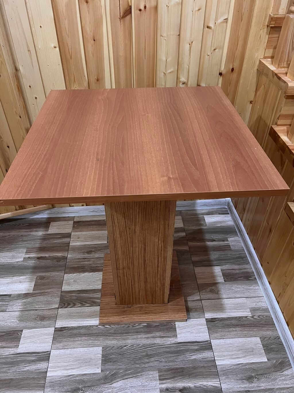 Salam alekum 4 ədəd stol. Ölçülər: 60*60 sm Hündürlük 77sm 1 ədədi