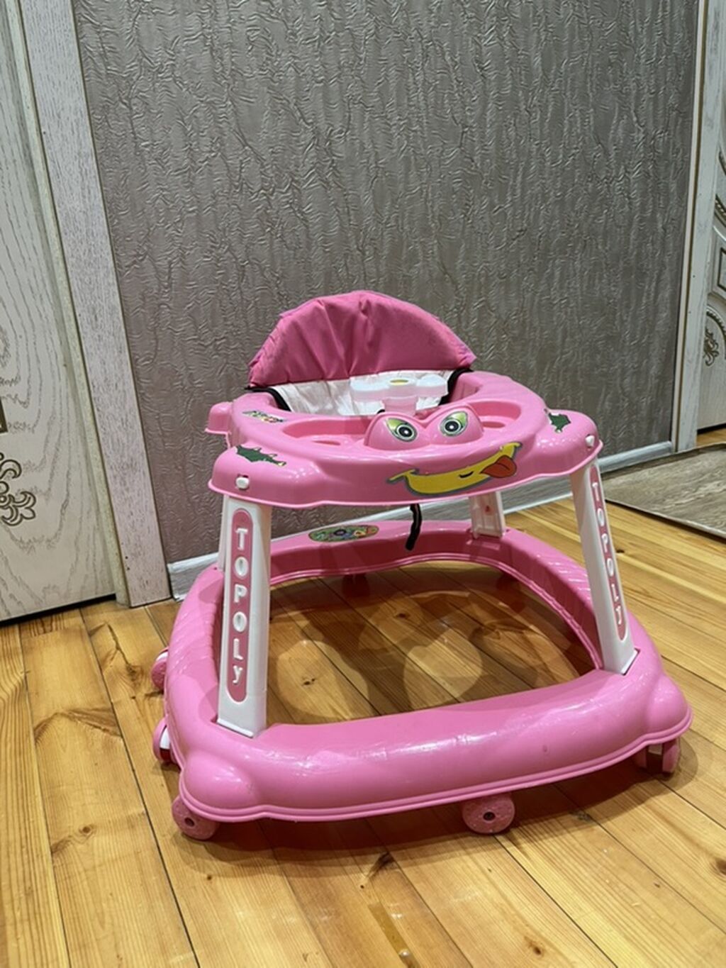 Qız üçün - 6-12 aylıq körpələr üçün çox rahatdı. Az istifadə olunubdu