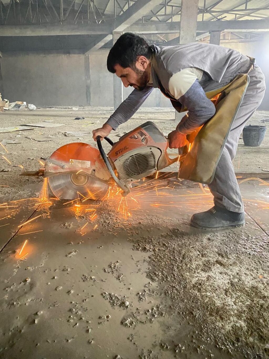 Beton kəsimi və deşik açma xidməti - Armaturlu beton, dəmir-beton