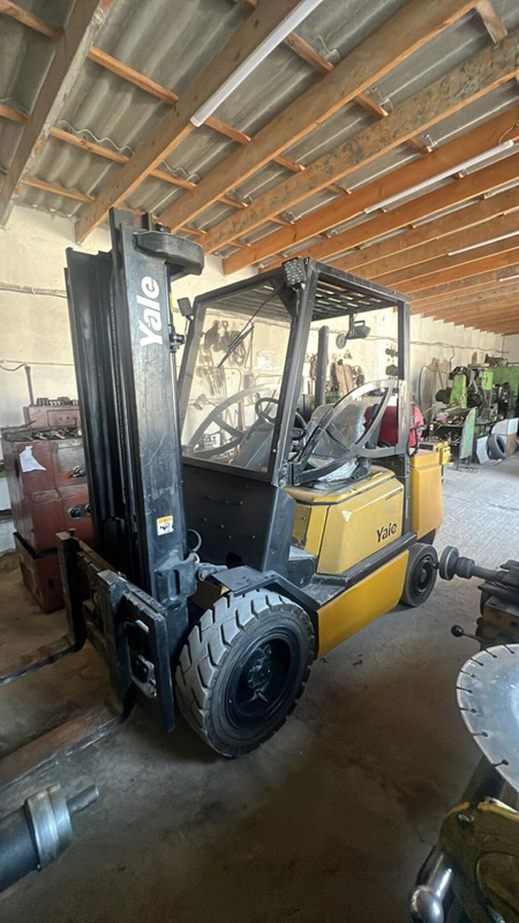 Yale markalı qazla işləyən forklift - Yanacaq sistemi: LPG silindr