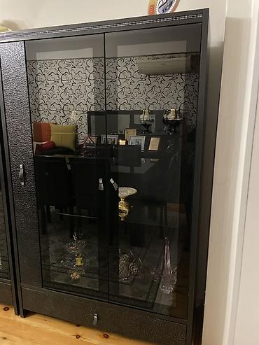 Şüşəli dolab vitrini, İşlənmiş, Ünvandan götürmə - şəkil 2