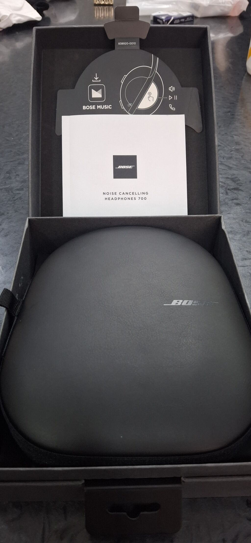 Salam Bose markasi qulaqciq.Hediyye verlib oz qiymeti 600azn tecili