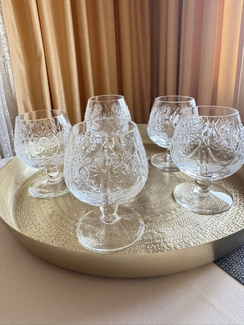 Klassik üslubda kristal şüşə dəst - 5 ədəd konyak qədəhi: Enli kasa