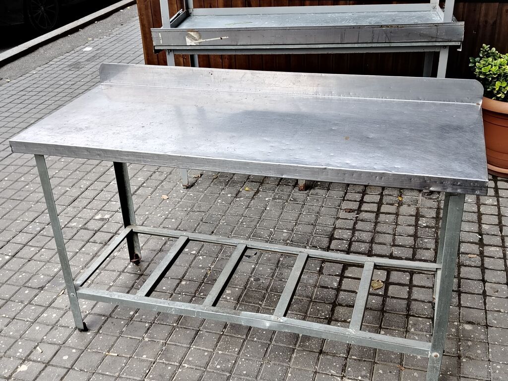 Restoran və cafe üçün uyğundur, nerjaveyka materialında masa