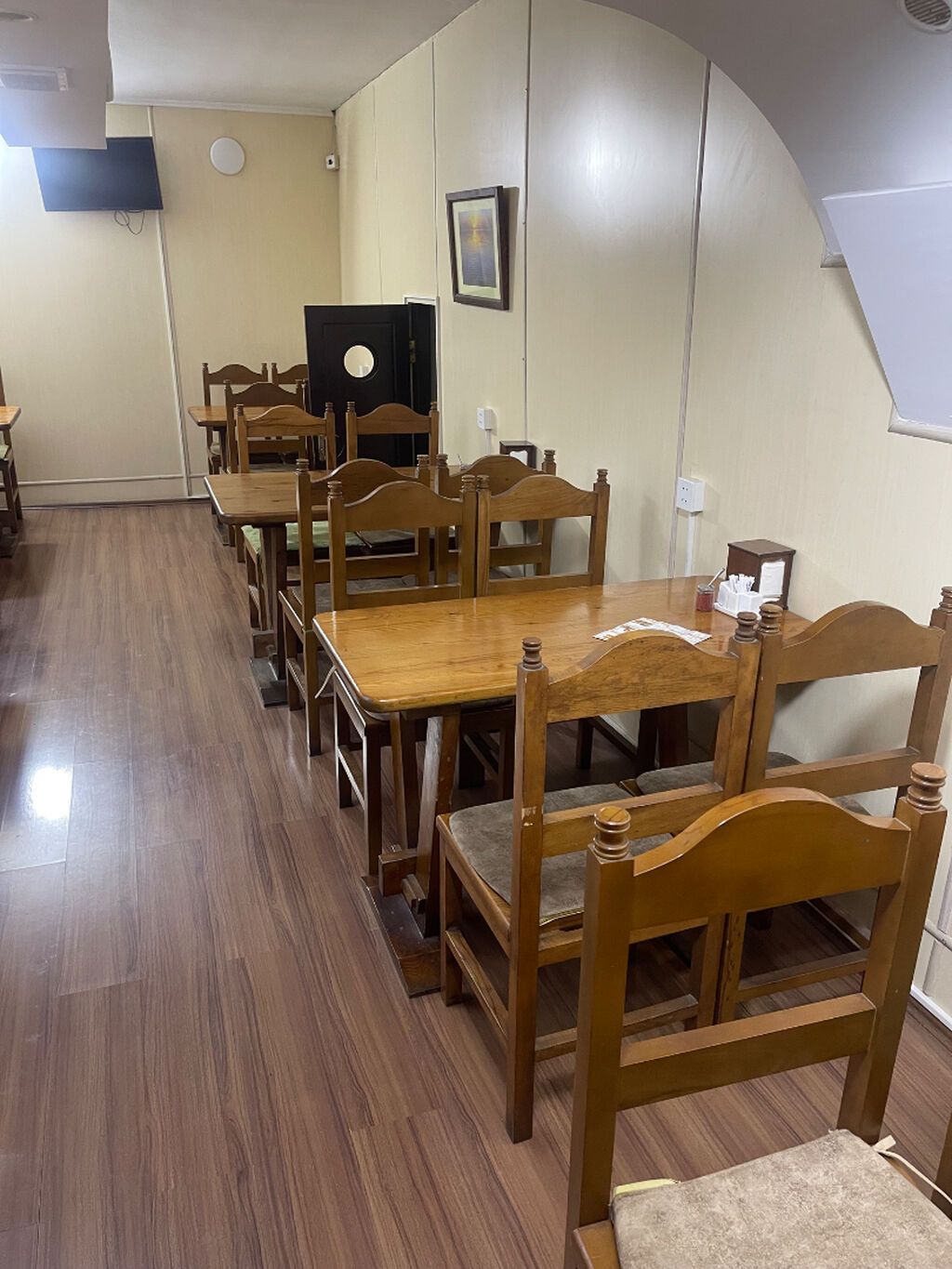 Kafe və PUB üçün masalar və oturacaklar satılır Əla vəziyətdədir