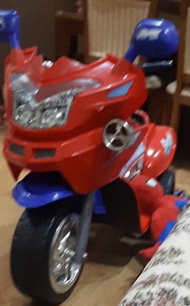 Uşaq üçün elektrikli üçtəkərli motosiklet - Rəng: qırmızı-mavi - - şəkil 3