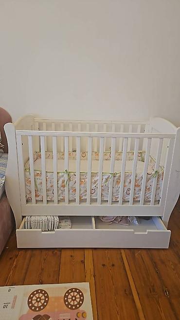 Taxtadandi.alti dolabdi.yellenmir.bir terefinde qirigi var.sekilde - şəkil 3