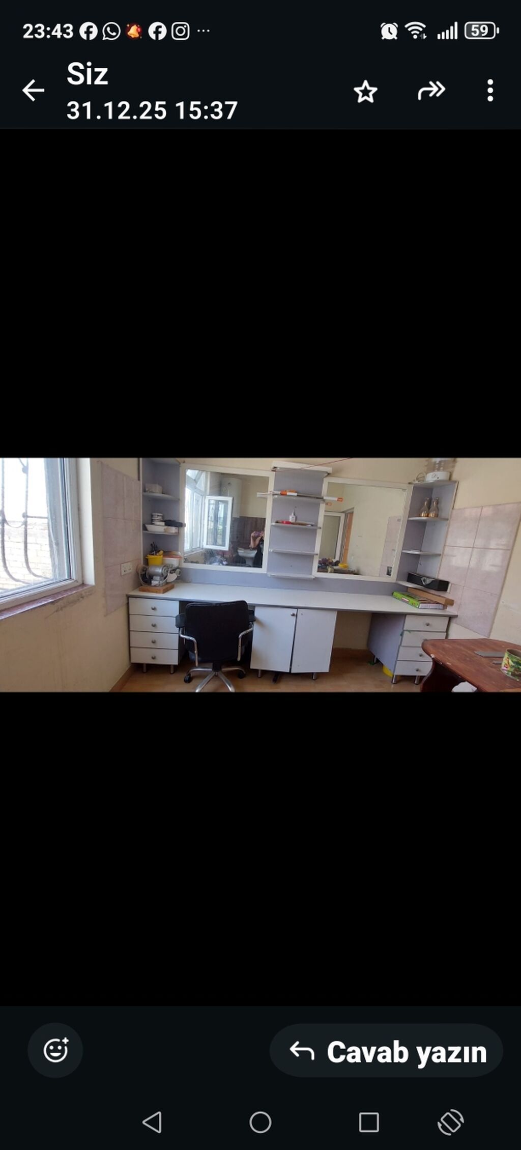 Salonda istifadə üçün böyük güzgülü iş masası dəsti - Geniş iş səthi