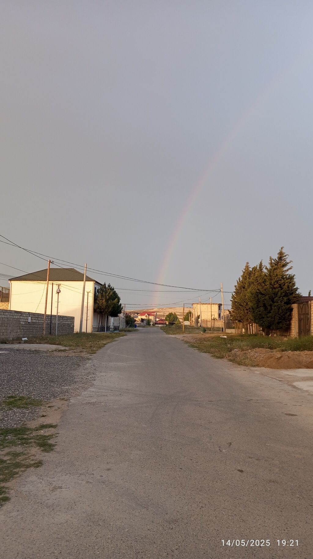 Novxanıda normal şәraiti olan tәk otaqlı kirayә ev axtarıram. Torpaq