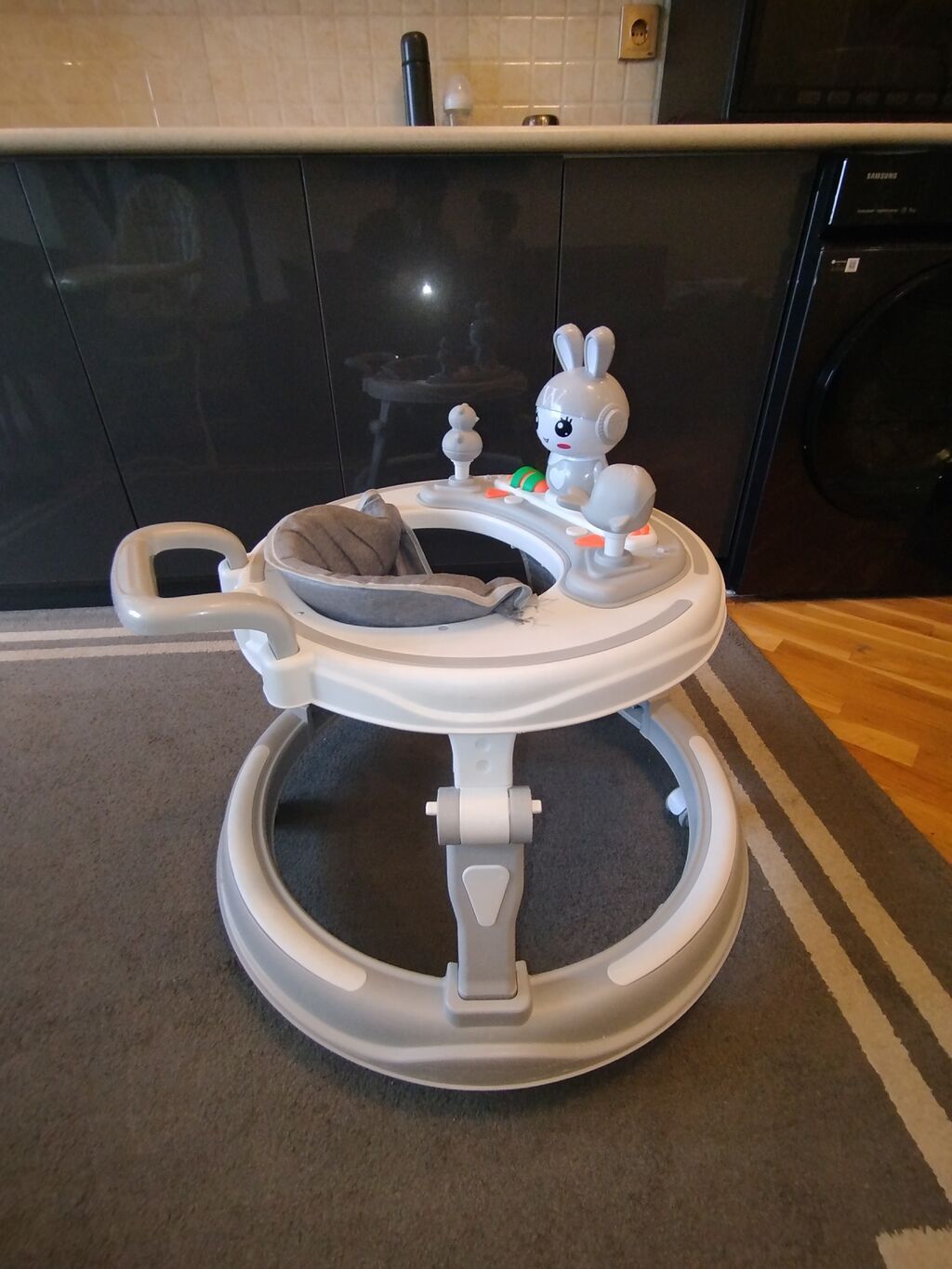 Uşaq gəzdirəcəyi / yürüteç/ manej bir ay işlənib, təzədir - Rəng