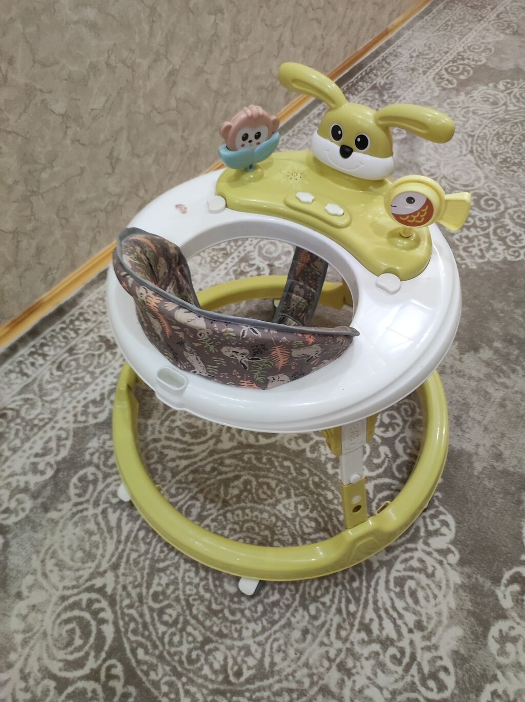 Uşaq gəzdirəci / manej - Rəng: açıq yaşıl və ağ - Dairəvi baza və 6