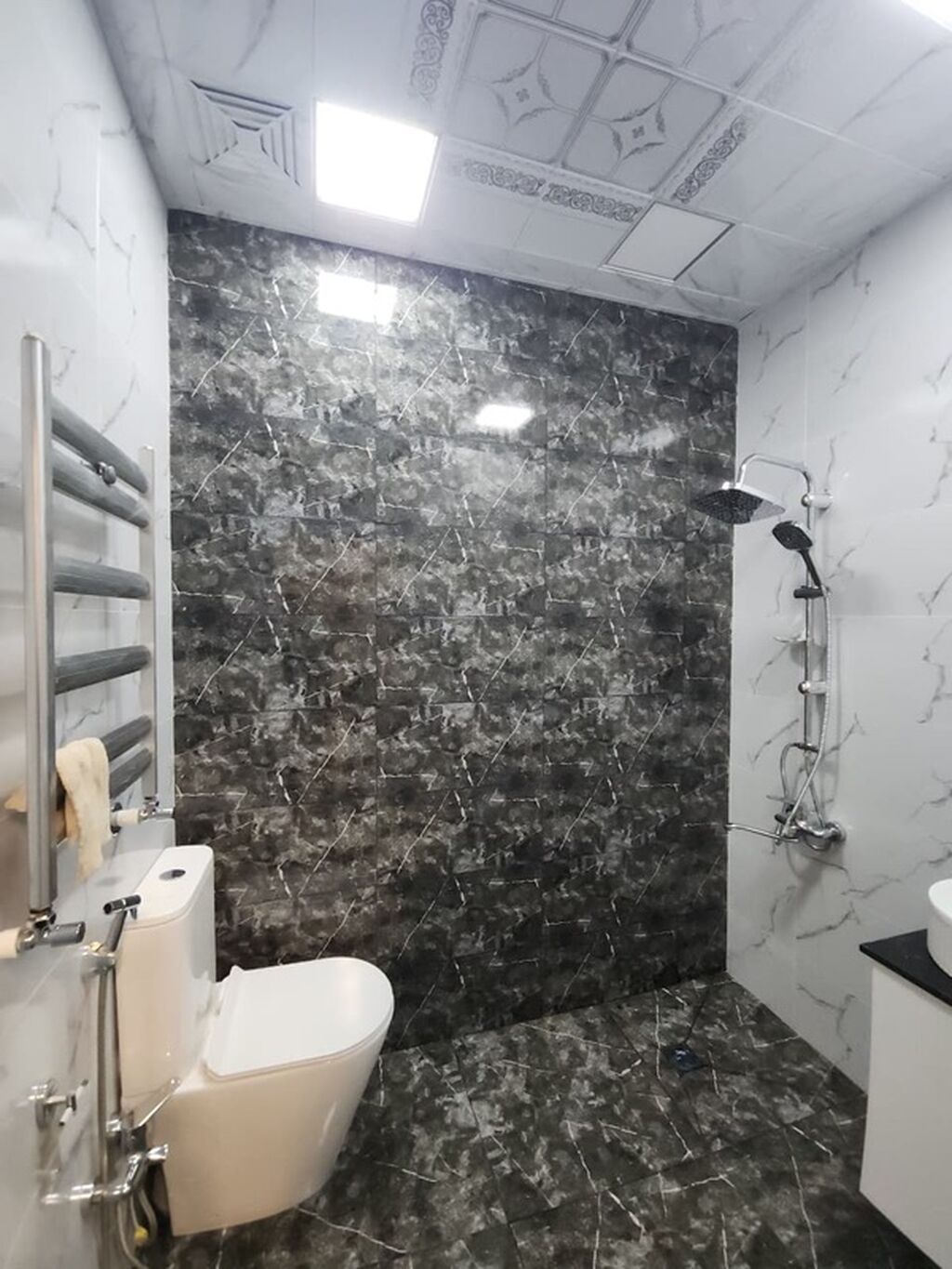 Tam təmirli, zövqlə dizayn edilmiş 2 otaqlı mənzil. Şəkillərdə