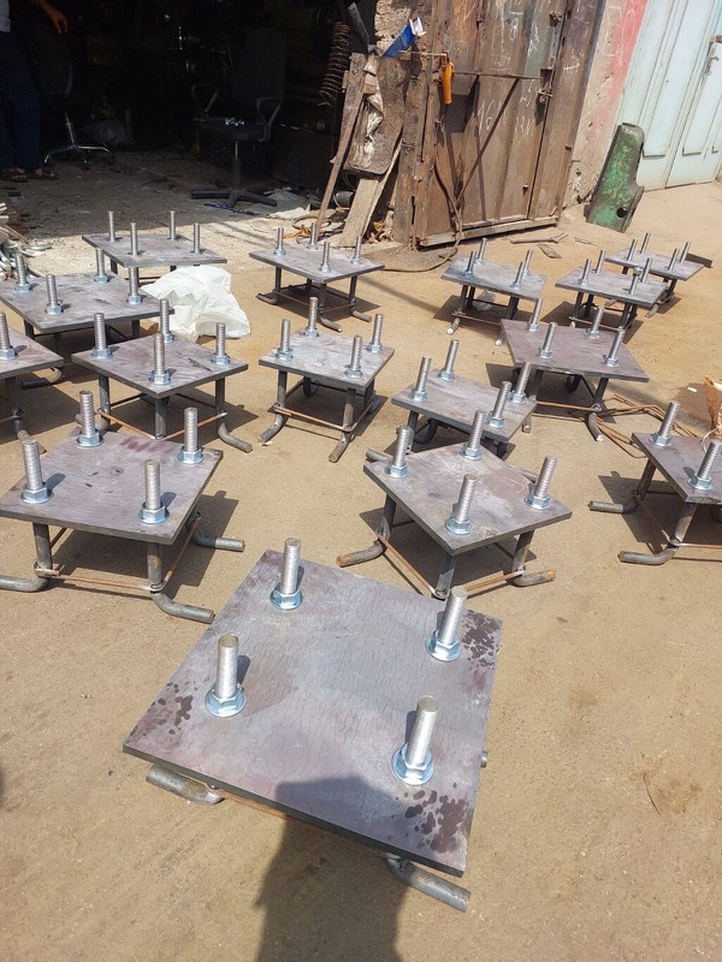 Anker bolt dəstləri və sütun üçün bünövrə lövhələri - Metal lövhə